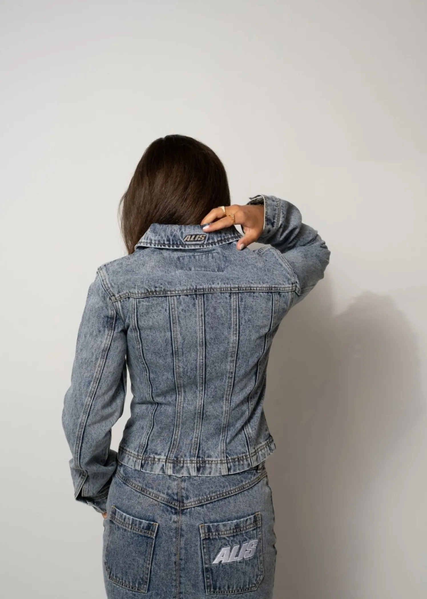 ALIS JENN SHORT FITTED DENIM JACKET
