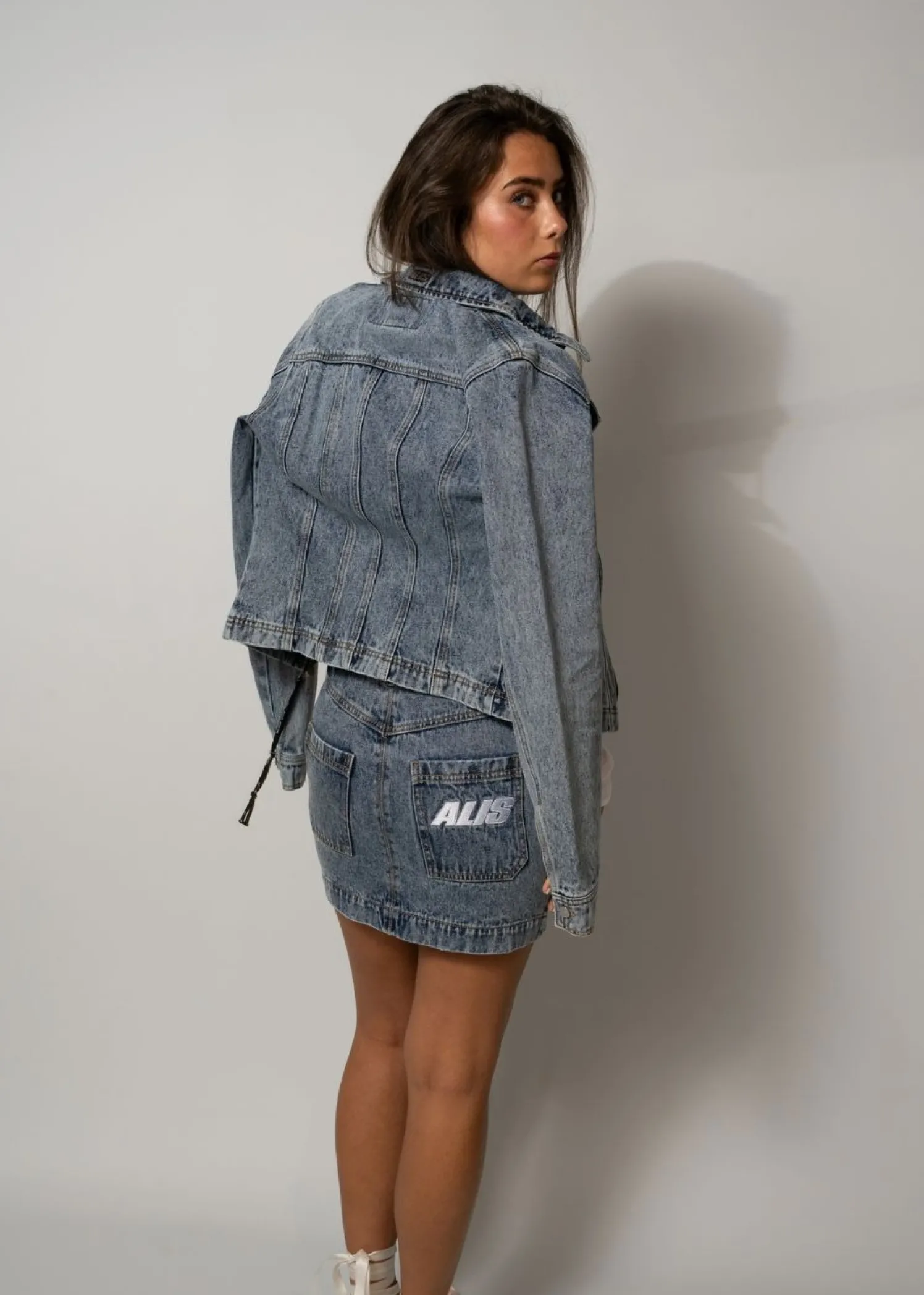 ALIS JENN SHORT FITTED DENIM JACKET