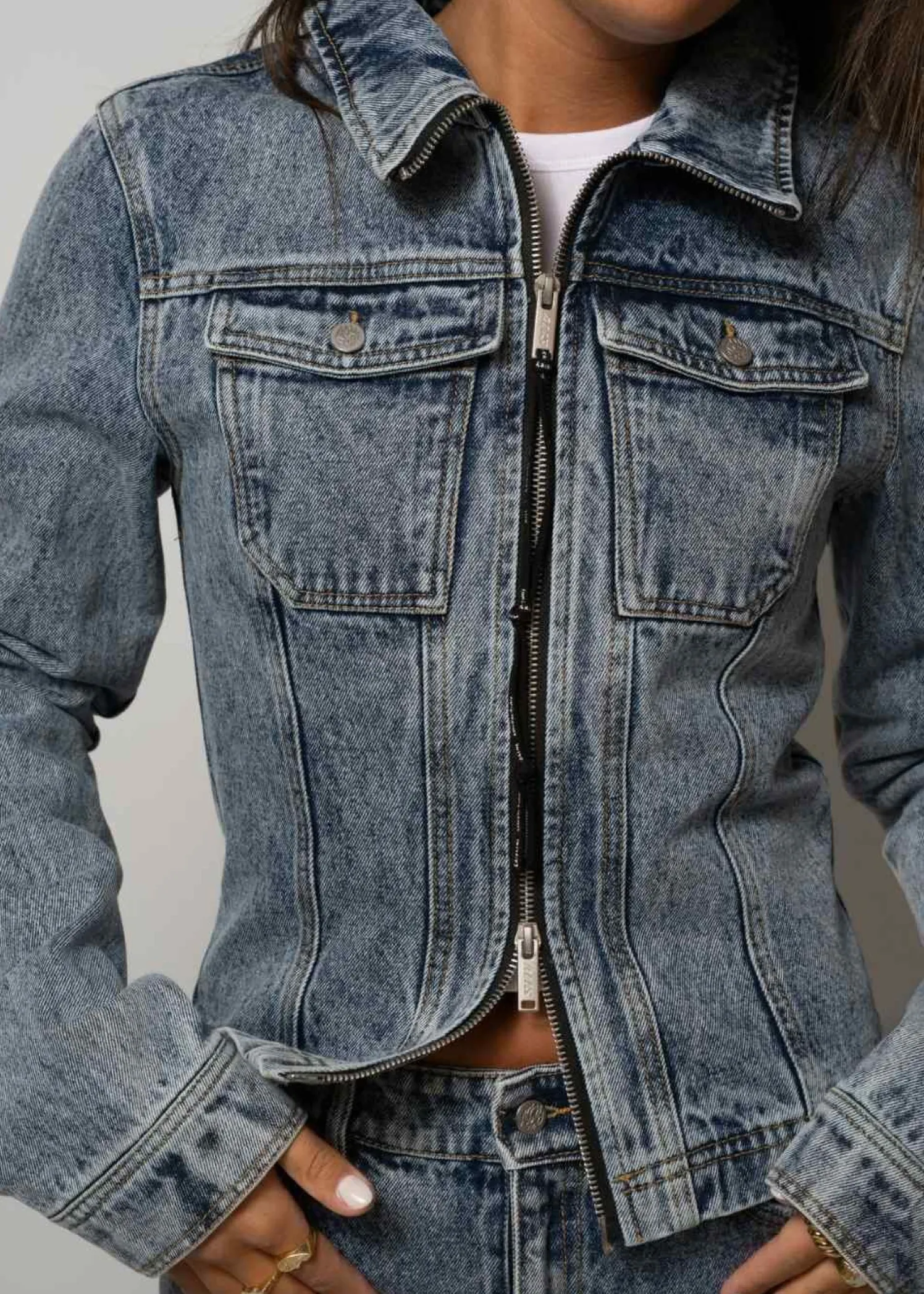ALIS JENN SHORT FITTED DENIM JACKET