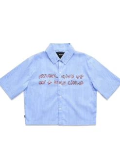 ALIS THEOTIS CROPPED SHORT SLEEVE SHIRT W/ CHEST PRINT