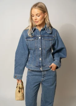 By Malene Birger VILLIES