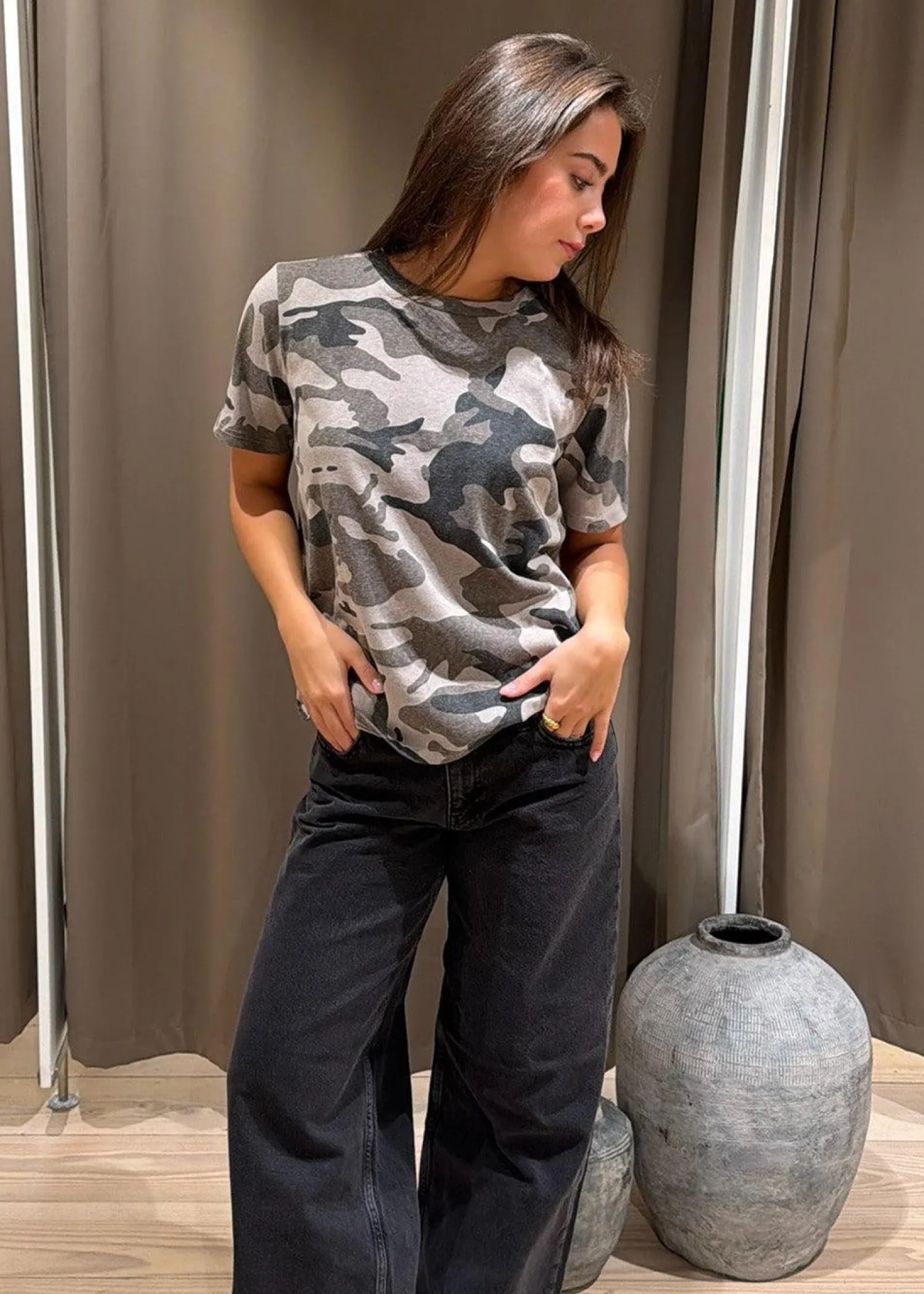 Neo Noir Malin Mili Tee