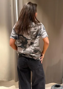 Neo Noir Malin Mili Tee