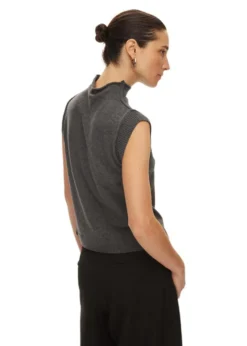 Oval Square Carla High Neck Top