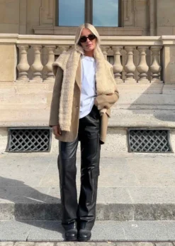 Oval Square Deep Leather Pants