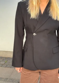 Oval Square Lily Blazer