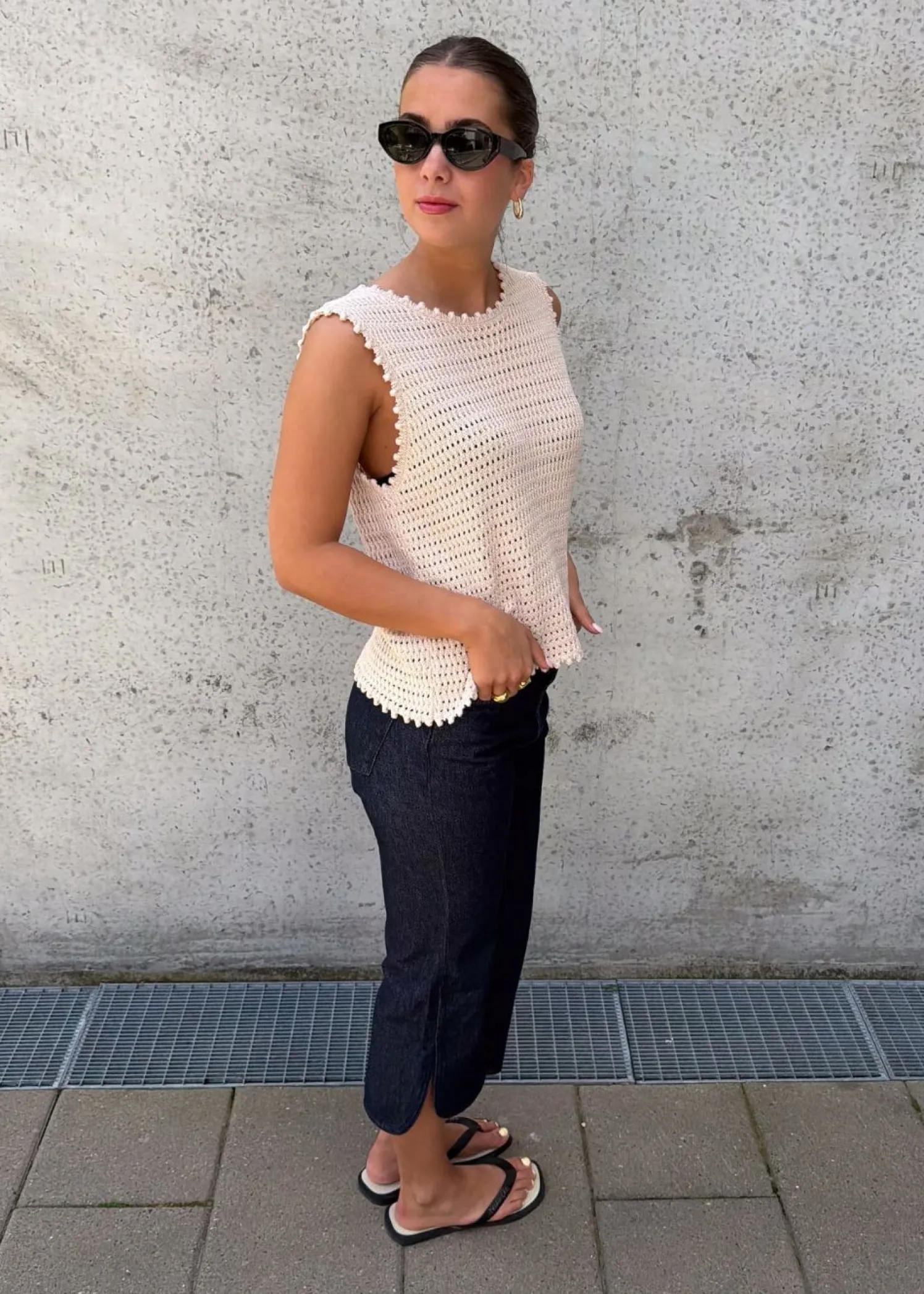 Oval Square Split denim capri