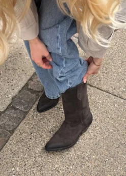 Pavement Nikki Suede