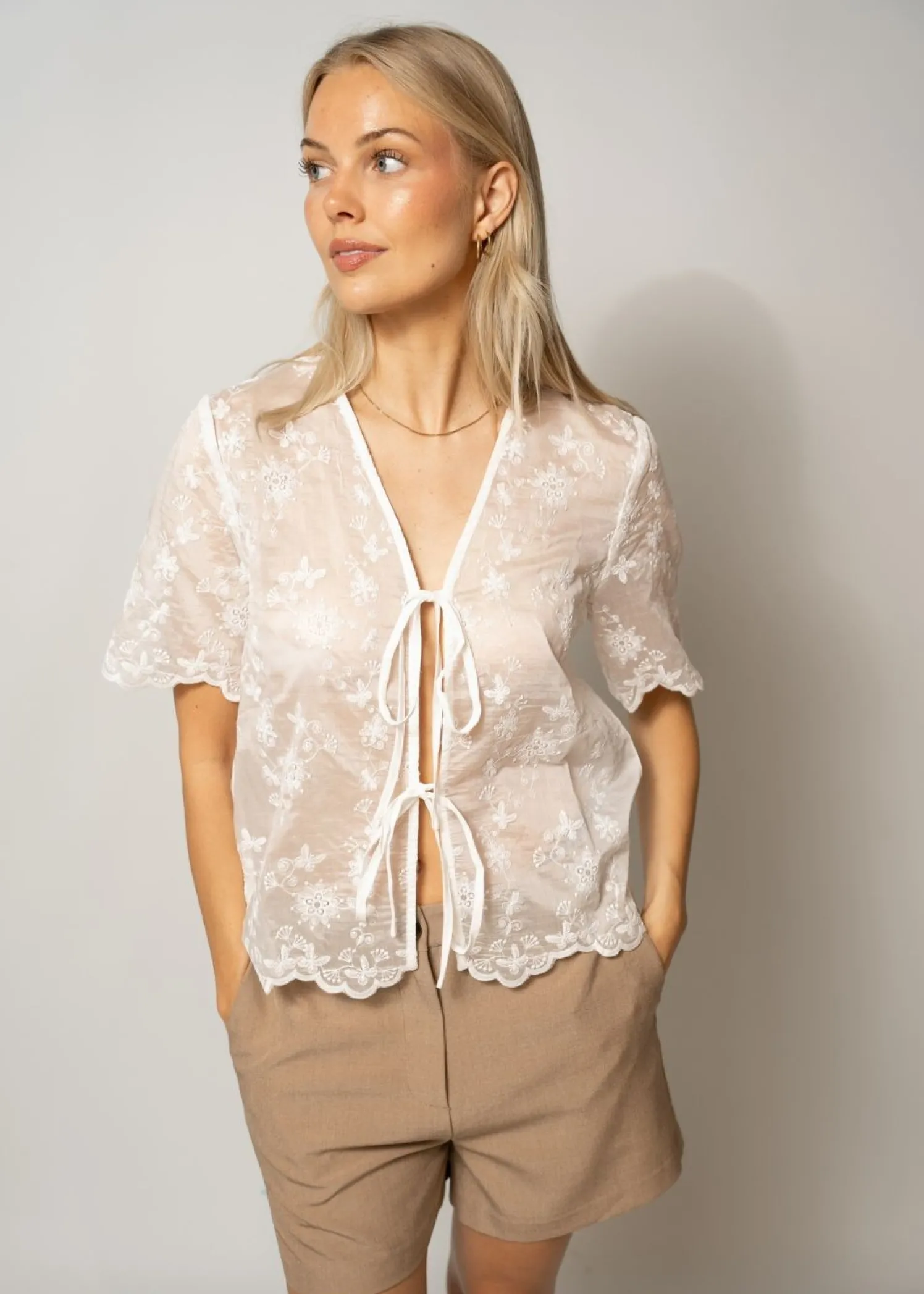 ROUGE EDIT ROUKAIA 2/4 V-NECK TOP