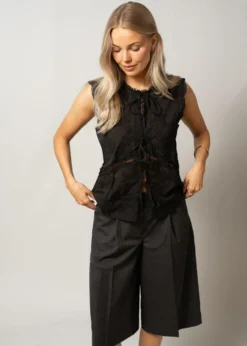ROUGE EDIT TAILORED BERMUDA SHORTS