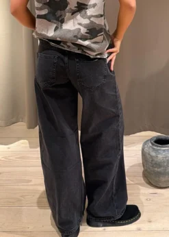 Woodbird Aya Crow Jeans